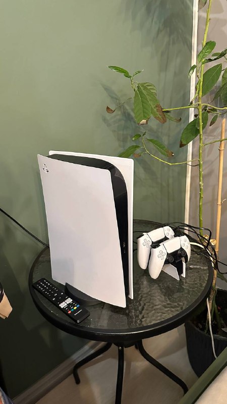 Playstation 5, 2 джойстика, зарядная станция