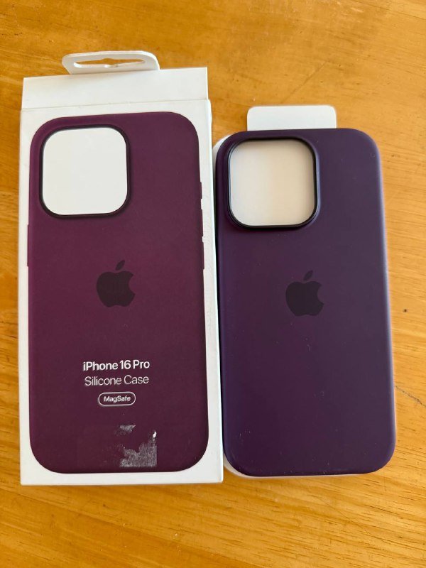 Оригинальный чехол на iPhone 16 Pro