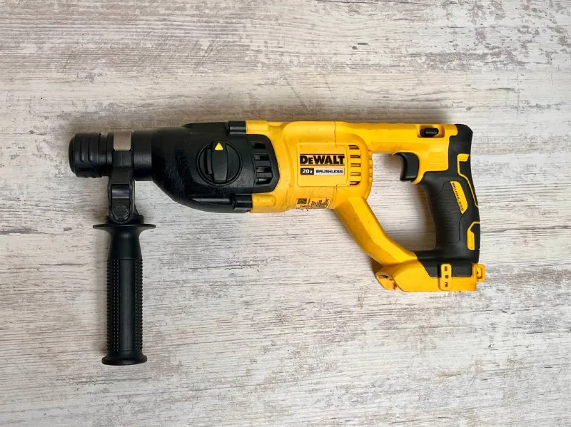Перфоратор DeWalt DCH133 1