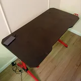 Стол, монитор, офисное кресло 2