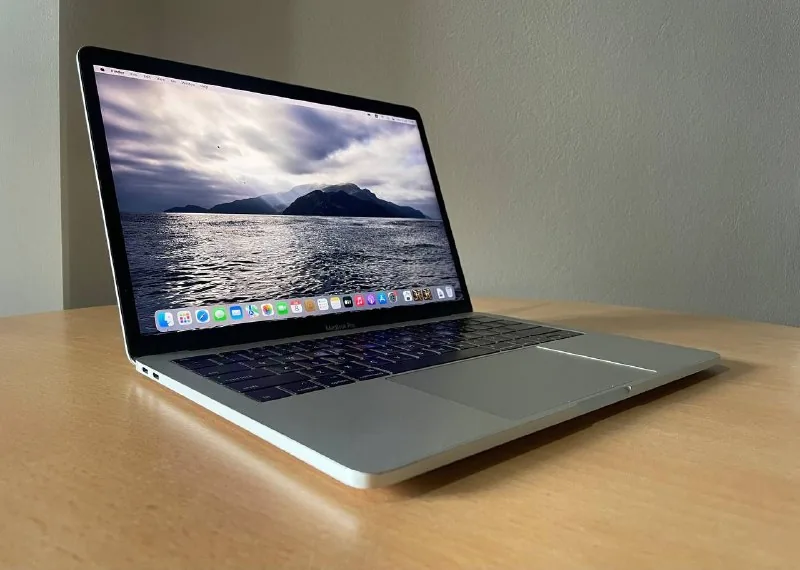 MacBook Pro 2017 13.3", i5, 8 ГБ, 256 ГБ SSD 1