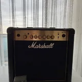 Marshall MG15R комбоусилитель, педаль эффектов 4