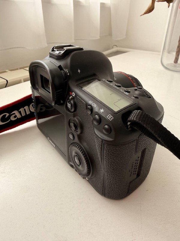 Фотоаппарат Canon EOS 5D Mark III и 2 объектива 5
