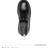 Лоферы Tommy Hilfiger, кроссовки Nike Air Max 3