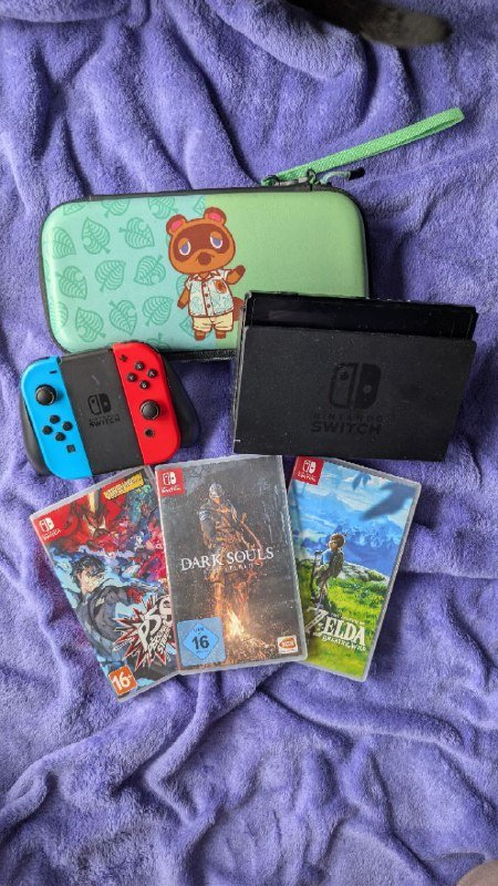 Nintendo Switch, зарядное, база, чехол и игра Persona 5 6