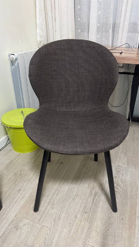 Обеденный стол и два стула 2