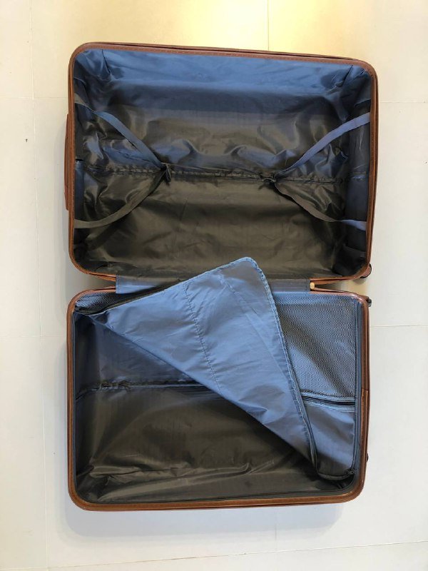 Большой крепкий чемодан с быстросьемными колесиками 5