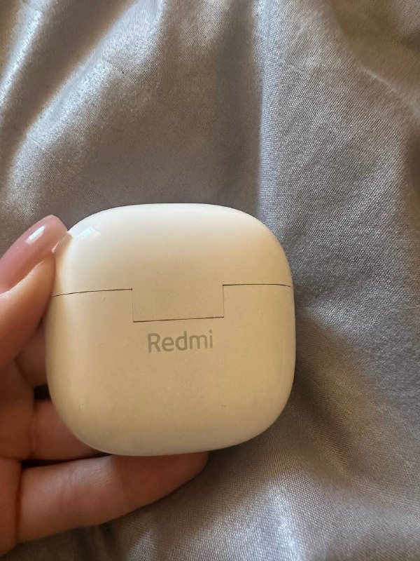 Наушники Redmi, наушники Apple 3