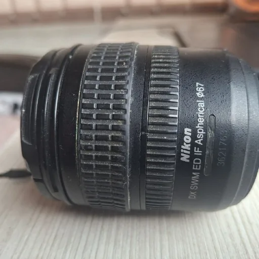Объектив Nikon 18–70 мм