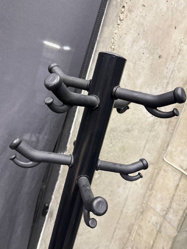 Вешалка напольная металлическая 2