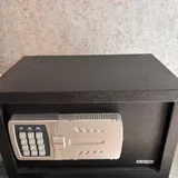 Сейфы, стаканы, сушилка, постельное бельё, подушки, сапоги, контейнер, сумка, гриль 1