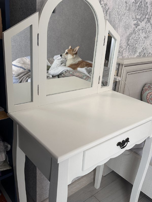 Столик с зеркалом, шкаф из JYSK