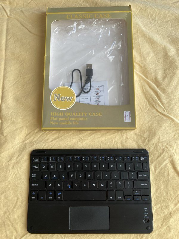 Беспроводная Bluetooth клавиатура с тачпадом