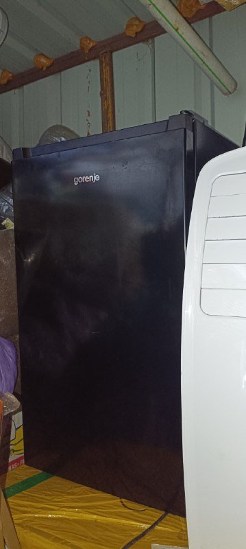 Холодильник с морозильной камерой