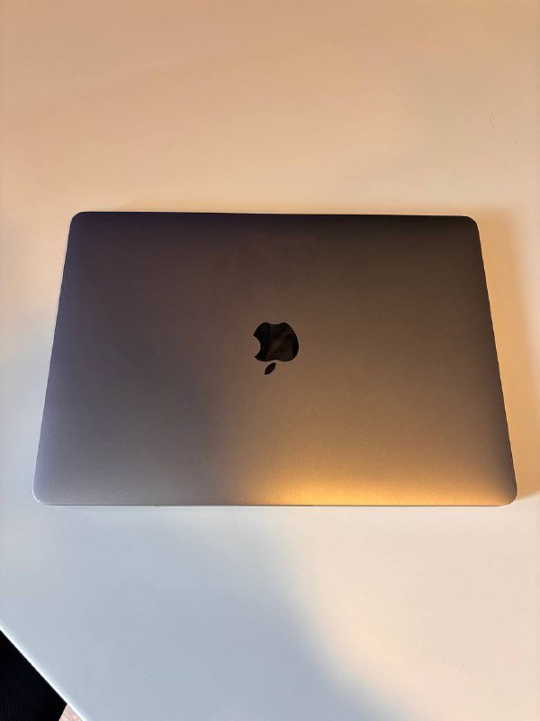 Macbook pro 2019 i5 16/256 3