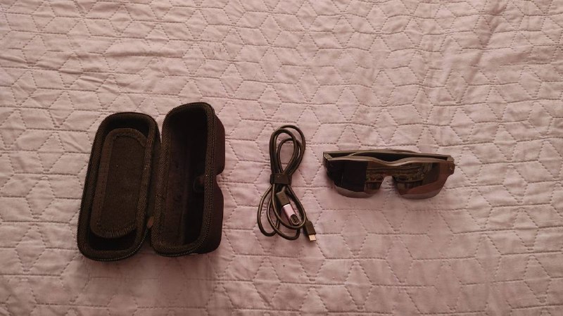AR glasses with magnetic connector and case
