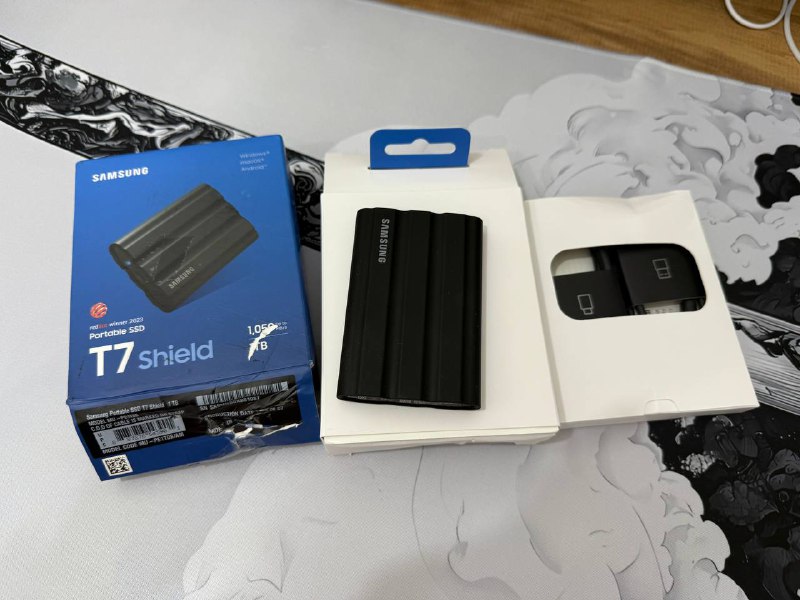 Жесткий диск Samsung Portable SSD T7 1TB Shield