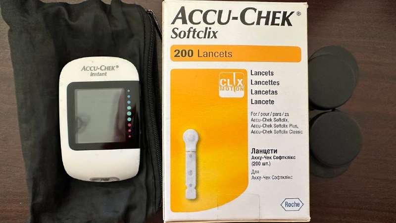 Глюкометр Accuchek instant с ланцетами и полосками 2