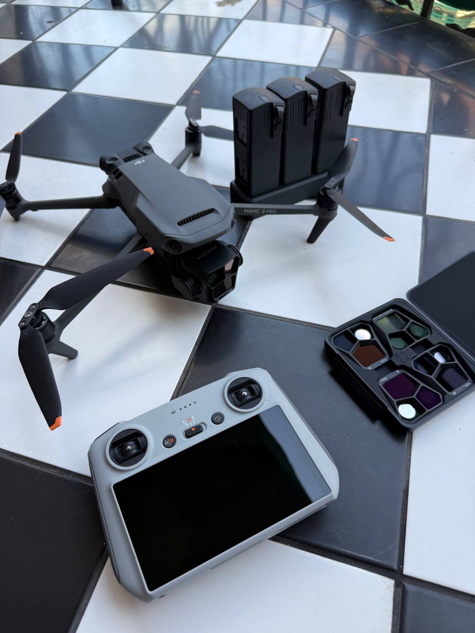 Дрон DJI Mavic 3 Pro с аксессуарами и картой памяти 3