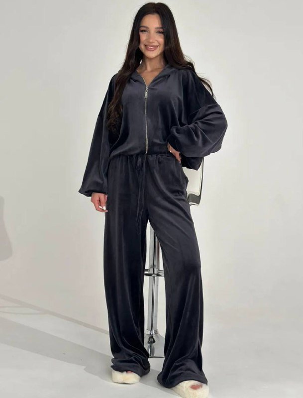 Женский спортивный костюм из велюра