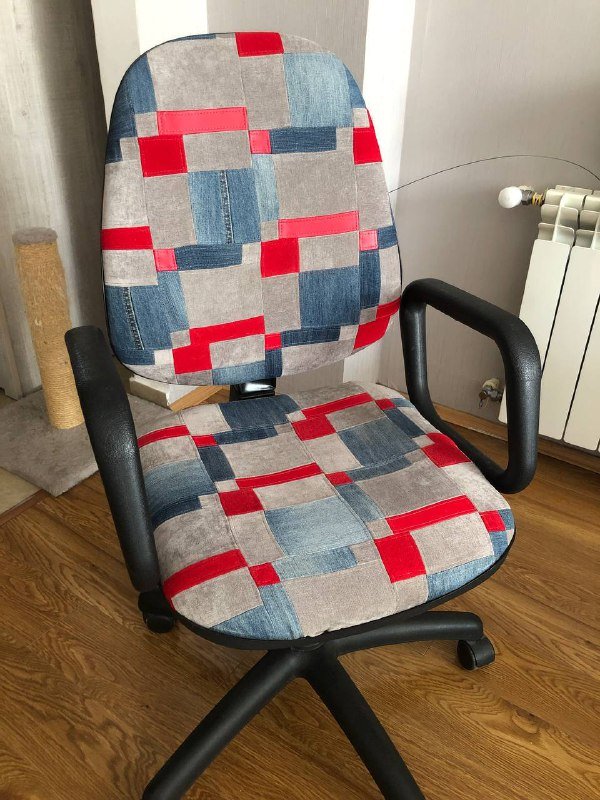 Офисный стул с пэчворком из денима и текстиля