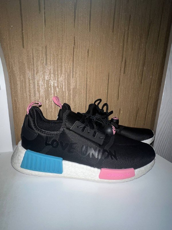 Кроссовки Adidas Originals NMD R1 унисекс размер 10,5 USA 5