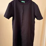 Черное платье Benetton, льняная рубашка Uniqlo 2