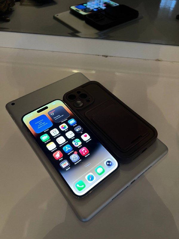 IPhone 14 PRO MAX с чехлом 2