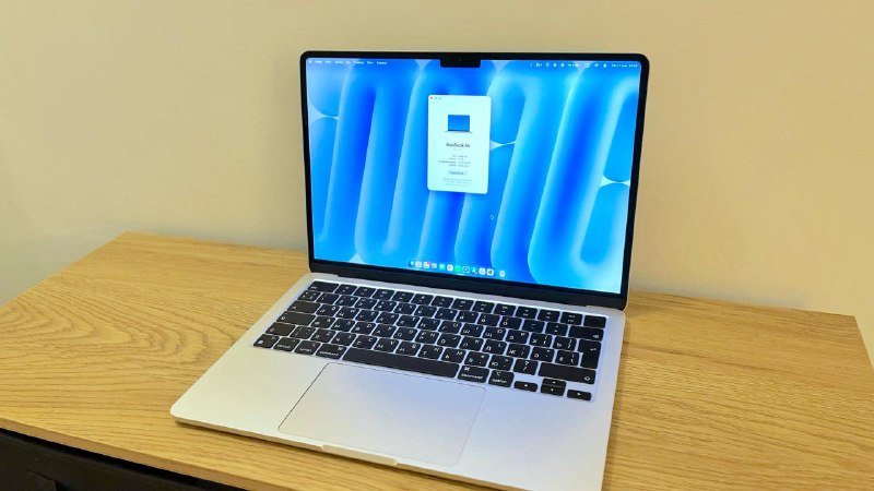 MacBook Air M2 13" Starlight 4