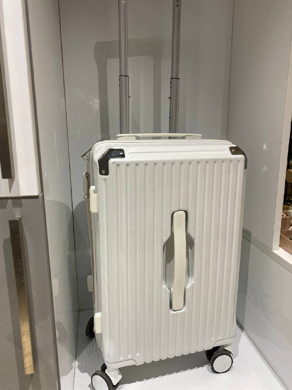 Чемодан на 15кг с USB и Type-C портами 2