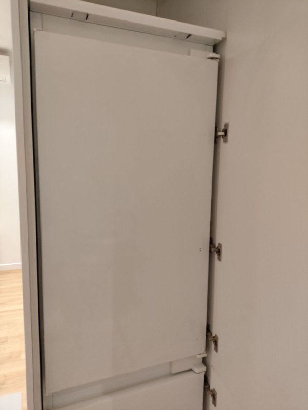 Встраиваемый холодильник Whirlpool 7