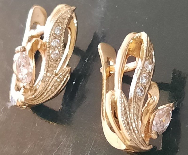 Золотые серьги с фианитами 585 проба