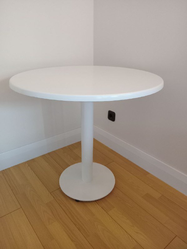 Круглый белый стол диаметр 80 см, высота 80 см 4