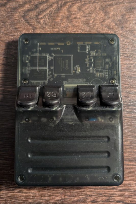 Портативная игровая консоль r35s для эмуляции ретро игр 4