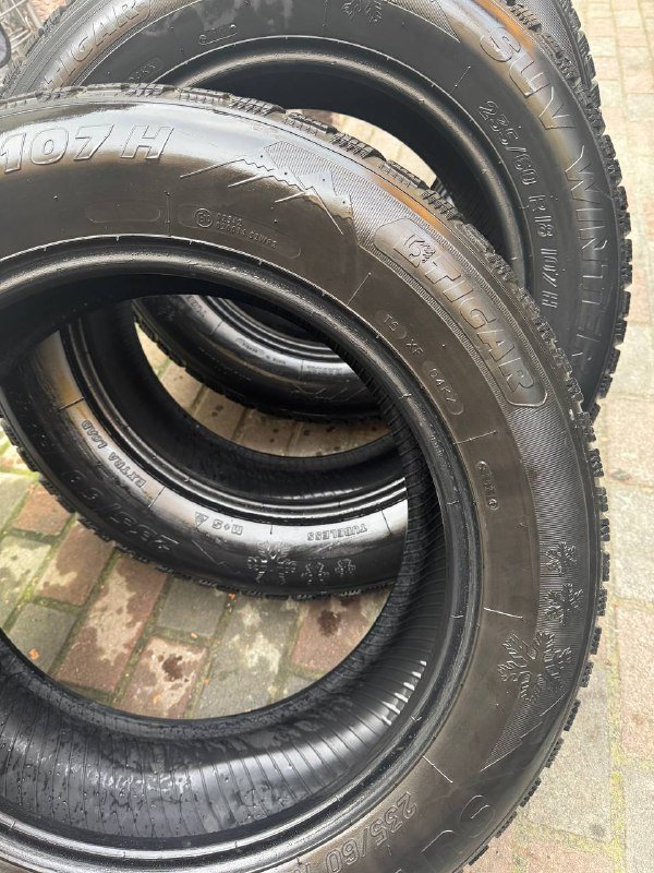 Комплект зимней резины 235-60 R18 4