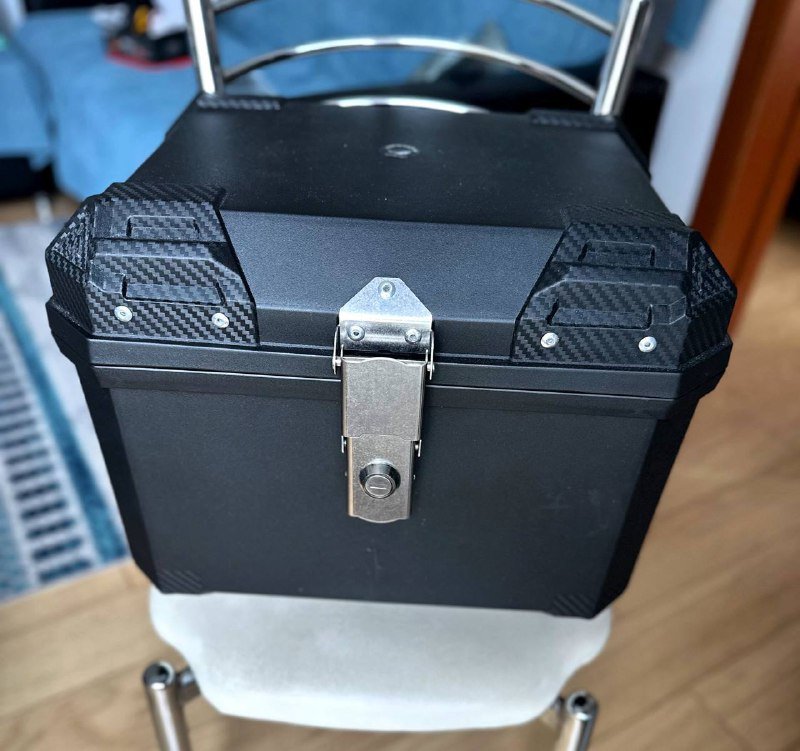 Кофр для мотоцикла с комплектом ключей и наклейками 4