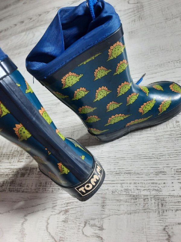 Кроссовки New balance, Ботинки ecco, Zara тапочки, Резиновые сапоги 7