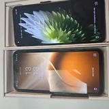 Два телефона Tecno Spark 40 Pro+ и Infinix 2