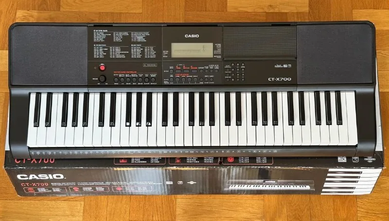 Синтезатор Casio CT-X700