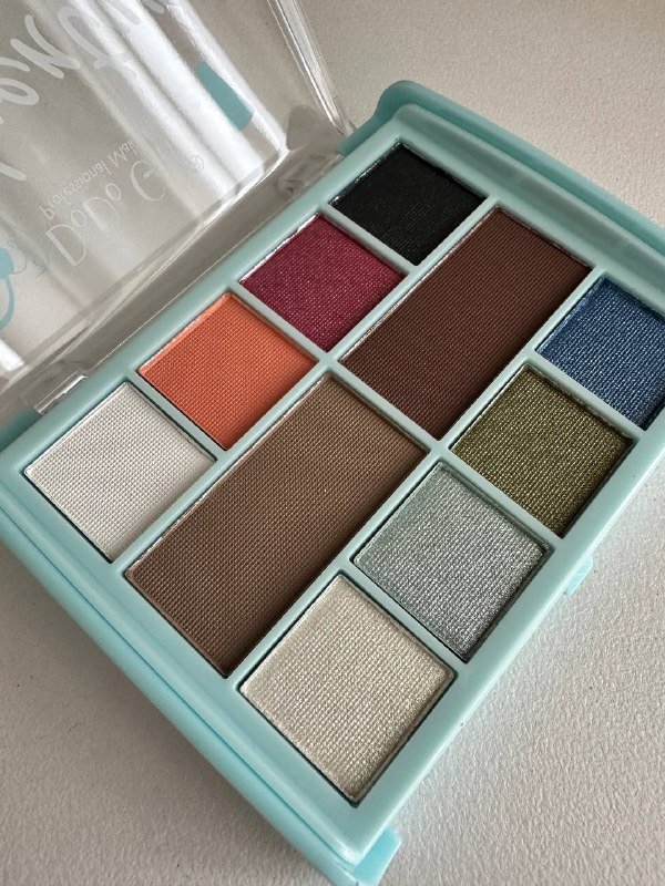 Набор косметики: тени, пудра, блеск, кисти, карандаши 7