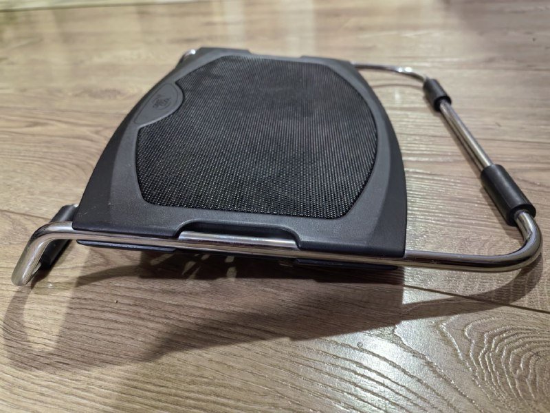 Охлаждающая подставка для ноутбука с 2 кулерами 2