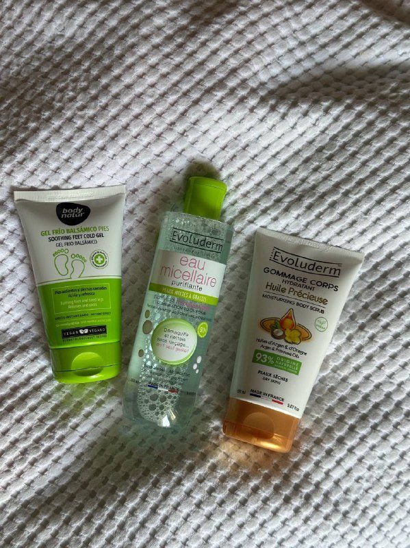 гель для пяток, мицеллярная вода, скраб для тела