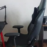 Игровое кресло, игровой монитор, игровой стол 1