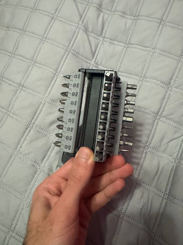 Фигурная отвертка с набором насадок 4