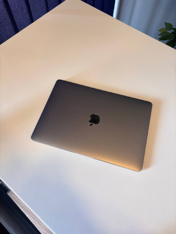 MacBook Air 2018, Intel i5 8/256GB 2