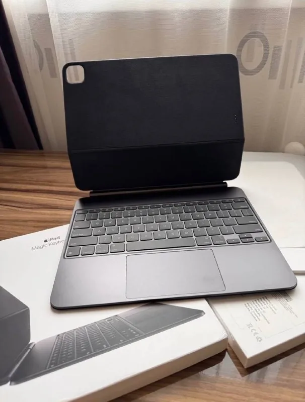 Magic Keyboard, Apple Pencil 2 1