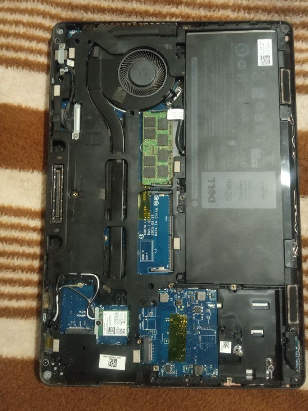Ноутбук Dell на запчасти с зарядкой и сумкой