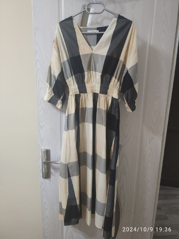 Платья Mango, Zara, брюки хаки, блузка, спортивный топ Puma, джинсы, сандали кожа 4