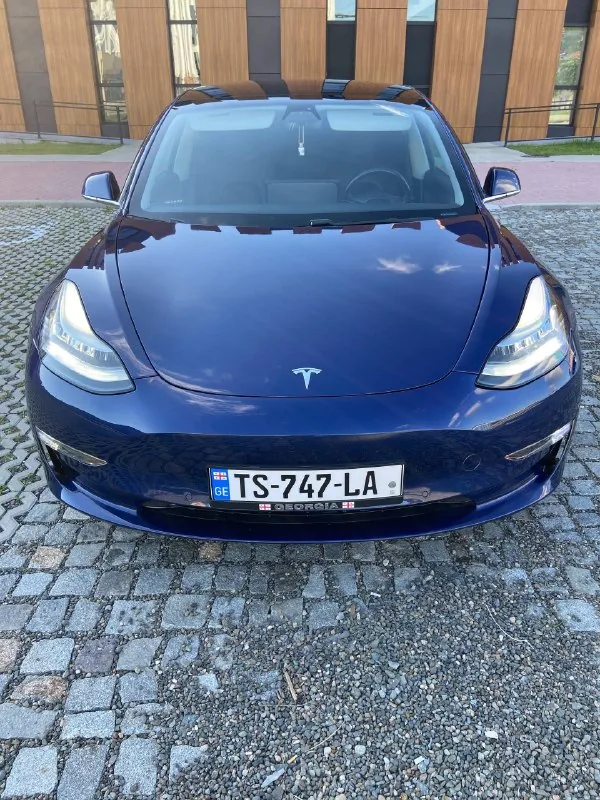 Tesla Model 3 1
