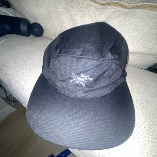 Arcteryx Norvan regular brim hat